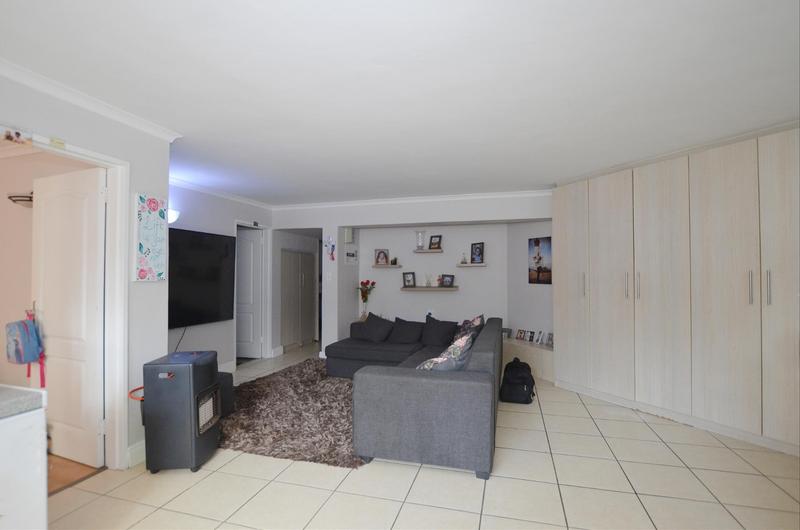 To Let 4 Bedroom Property for Rent in Everglen Western Cape